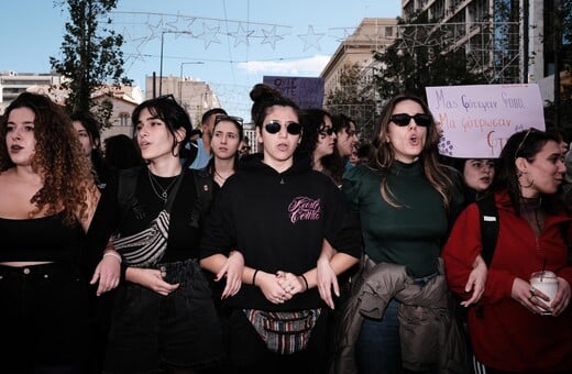 Η ακρίβεια και η εγκληματικότητα ζορίζουν την κυβέρνηση 