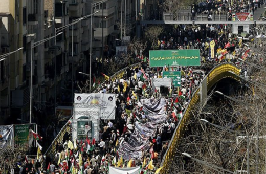 «Θάνατος στο Ισραήλ»: Κηδεία στο Ιράν μετατράπηκε σε μαζική διαδήλωση