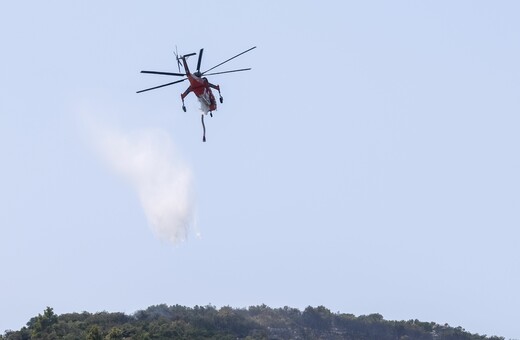 Μεγάλη φωτιά στο Λασίθι -Επιχειρούν επίγειες και εναέριες δυνάμεις