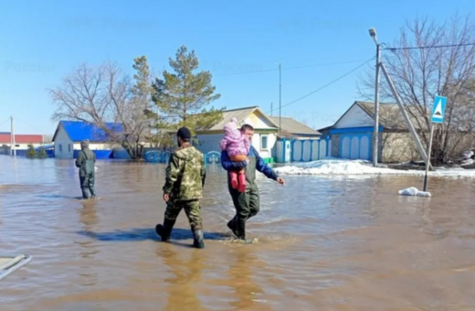 Πλημμύρες στη Ρωσία: «Κρίσιμη» η κατάσταση λέει δήμαρχος - Αυξάνεται συνεχώς η στάθμη του νερού