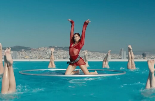 Dua Lipa: Κυκλοφόρησε το νέο της video clip για το τραγούδι Illusion