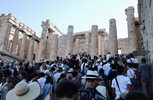 Οργή για το σχέδιο της Ελλάδας για «πριβέ περιηγήσεις» αξίας 5.000 ευρώ στην Ακρόπολη, γράφει ο Guardian