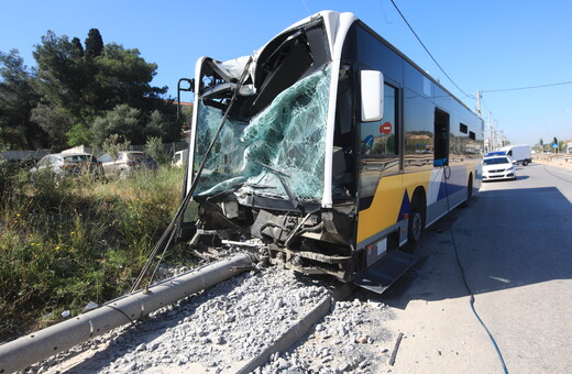 Τροχαίο με λεωφορείο του ΟΑΣΑ στα Λιόσια – Έξι τραυματίες