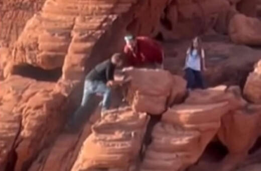ΗΠΑ: Βίντεο απαθανατίζει επισκέπτες να βανδαλίζουν αρχαίους βράχους στο Λας Βέγκας