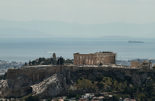 Ο οίκος S&P διατήρησε το αξιόχρεο της Ελλάδας στο BBB- και αναβάθμισε σε θετικές τις προοπτικές