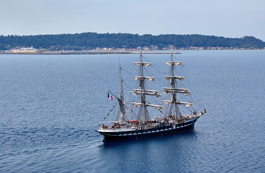 Στον Πειραιά το γαλλικό ιστιοφόρο «Belem» – Θα μεταφέρει την Ολυμπιακή Φλόγα στη Μασσαλία