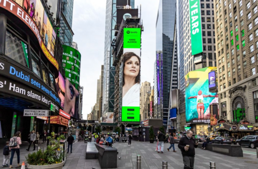 Νέα Υόρκη: Η Χάρις Αλεξίου σε billboard στην Times Square