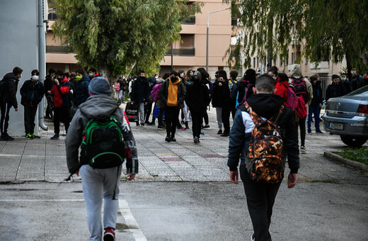 Πάτρα: Εξαρθρώθηκε κύκλωμα που διακινούσε ναρκωτικά σε σχολείο- Τέσσερις ανήλικοι στους 19 συλληφθέντες