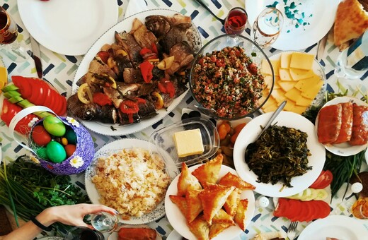 Πάσχα: Οι 14 συμβουλές του ΕΟΔΥ για το γιορτινό τραπέζι