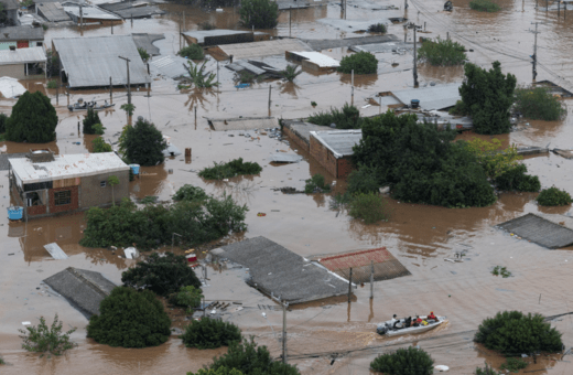 Πλημμύρες στην Βραζιλία: Μάχη ενάντια στον χρόνο δίνουν οι διασώστες