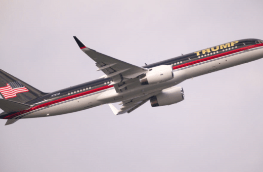 Το φτερό Boeing του Τραμπ ακούμπησε άλλο αεροπλάνο στο αεροδρόμιο του Παλμ Μπιτς