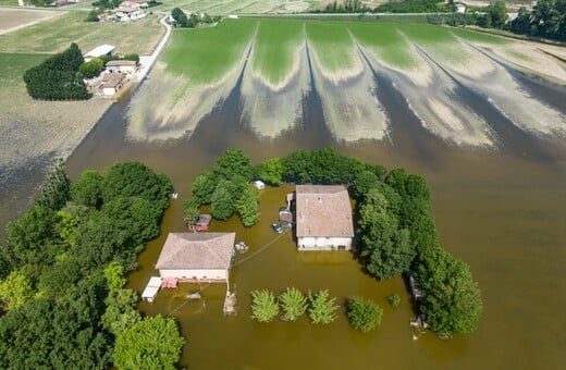 Η Ευρώπη πλήττεται από πρωτοφανείς πλημμύρες στον βορρά και καύσωνες στον νότο