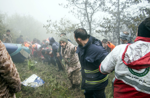 Εμπραχίμ  Ραϊσί: Βίντεο με την στιγμή που οι διασώστες εντοπίζουν το διαλυμένο ελικόπτερο και ξεσπούν σε κλάματα