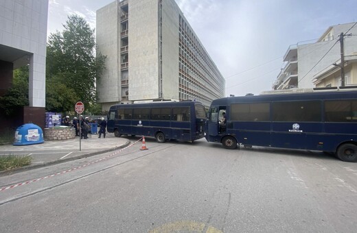 Ναυάγιο στην Πύλο: Ξεκινά η δίκη των εννέα Αιγυπτίων - Ένταση έξω από τα δικαστήρια 