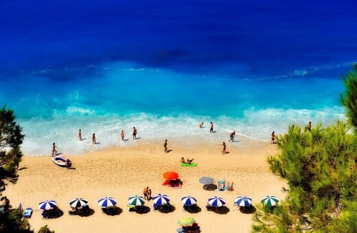 Γαλάζια Σημαία 2024: Ποιες παραλίες την κέρδισαν – Δεύτερη η Ελλάδα παγκοσμίως με 652 βραβευμένα σημεία