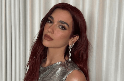 Dua Lipa για τον πόλεμο στο Ισραήλ «Το να καίμε παιδιά ζωντανά ποτέ δεν μπορεί να δικαιολογηθεί»
