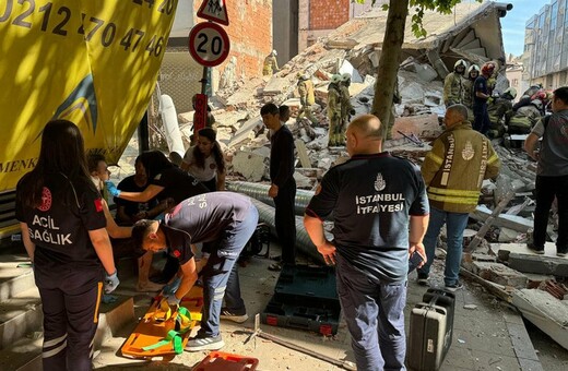 Σε βίντεο η στιγμή της κατάρρευσης του κτηρίου στην Κωνσταντινούπολη - Ένας νεκρός και επτά τραυματίες