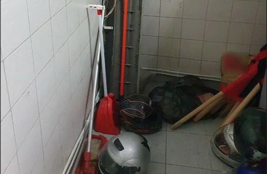Κράνη, ξύλινα κοντάρια και φυλλάδια: Τι βρήκε η αστυνομία στην κατάληψη του Primavera στο ΑΠΘ