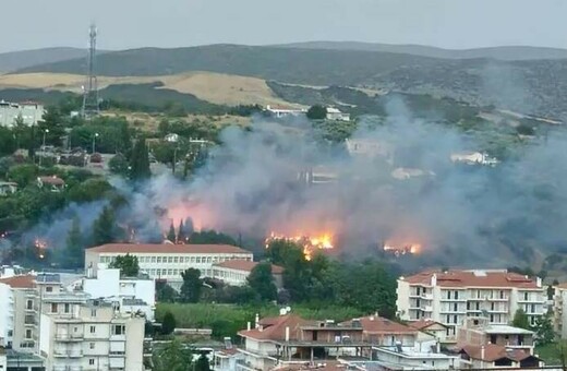 Μεγάλη φωτιά στη Λιβαδειά: Απειλούνται σπίτια - Κοντά σε δεξαμενές προπανίου το μέτωπο