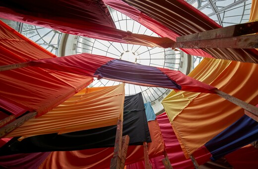 Η εξαιρετική περίπτωση της Phyllida Barlow που ο κόσμος της τέχνης ανακάλυψε αργά