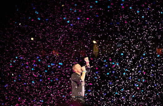 Coldplay στο Ηρώδειο: Το κοινό δεν «άφηνε» το συγκρότημα να φύγει