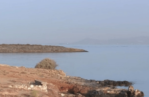 Καβούρι: Εξουδετερώθηκε με ελεγχόμενη έκρηξη νάρκη που βρέθηκε στη θάλασσα