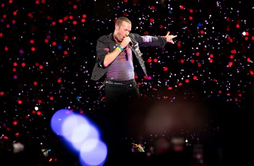 Coldplay: Τα βινύλια του νέου άλμπουμ Moon Music θα κατασκευαστούν από παλιά πλαστικά μπουκάλια