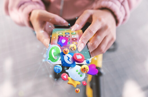 Τα social media να χαρακτηρίζονται «επικίνδυνα για την υγεία» όπως το κάπνισμα, ζητά ο αρχίατρος των ΗΠΑ