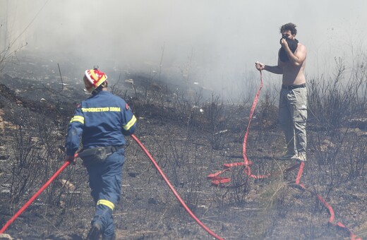 Φωτιά τώρα στη Βάρης - Κορωπίου: Ισχυροί άνεμοι μέχρι 8 μποφόρ στην περιοχή
