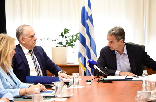 Μητσοτάκης στο υπουργείο Ανάπτυξης: Τα έκτακτα μέτρα κατά της ακρίβειας θα συνεχιστούν για έξι μήνες