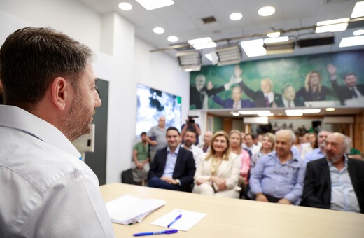 ΠΑΣΟΚ: «Καρότο και μαστίγιο» από Ανδρουλάκη, κάλπες ζήτησαν ιστορικά στελέχη
