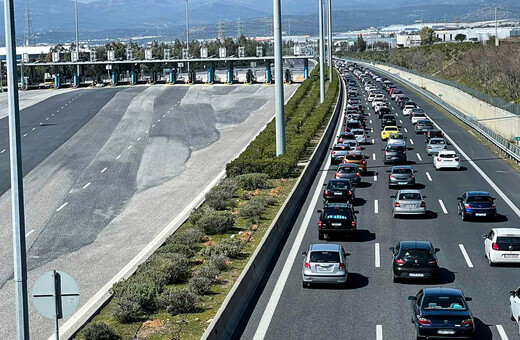 Τροχαίο στην Αττική Οδό: Σύγκρουση οχημάτων στην Περιφερειακή Υμηττού- Κυκλοφοριακα προβλήματα 