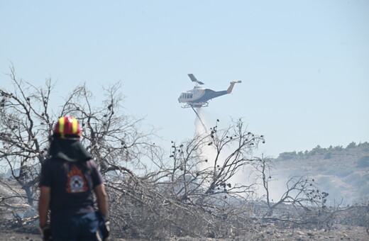 Φωτιά τώρα στο Μαύρο Λιθάρι - Μήνυμα 112 για ετοιμότητα