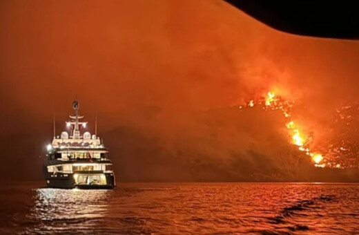 Μεγάλη φωτιά στην Ύδρα από σκάφος που πετούσε πυροτεχνήματα
