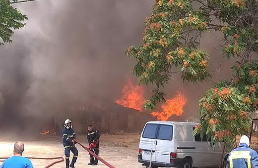 Φωτιά τώρα σε κτήριο στο Μοσχάτο - 112 για επικίνδυνους καπνούς