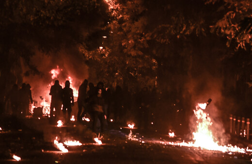 Μολότοφ στο σπίτι της προέδρου του Αρείου Πάγου: Με εγκαύματα δευτέρου βαθμού ο αστυνομικός
