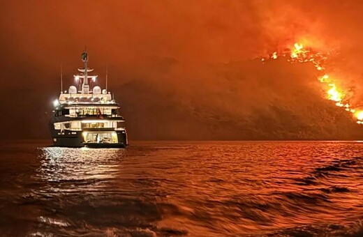 Φωτιά στην Ύδρα: Προσωρινά κρατούμενοι ο πλοίαρχος και ο υποπλοίαρχος της θαλαμηγού