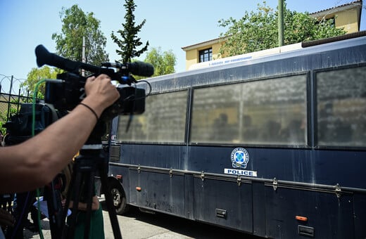 Η δίκη στο αυτόφωρο του δημοσιογράφου της ΕΡΤ που ξυλοκόπησε τη σύντροφό του