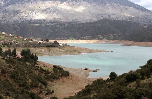 Υποχωρεί η στάθμη των υδάτων στη λίμνη του Μόρνου - Δορυφορικές εικόνες 