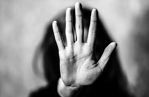 Ενδοοικογενειακή βία στο Μεσολόγγι: 38χρονος κακοποιούσε επί μήνες την 26χρονη έγκυο σύντροφό του