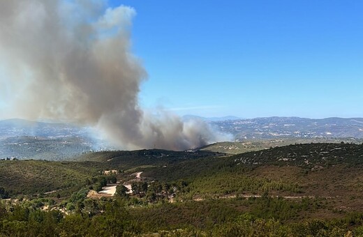 Φωτιά τώρα στη Σταμάτα Αττικής - Μήνυμα 112 για εκκένωση