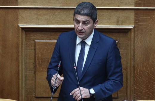 Εκτός Βουλής ο Αυγενάκης: Όλη η Ελλάδα είδε και αποδοκιμάζει, είπε ο Τασούλας