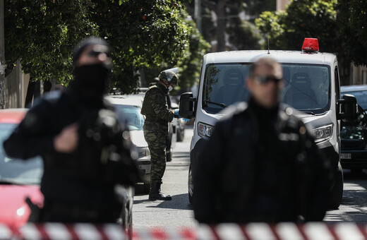 Επτά συλλήψεις από την αντιτρομοκρατική για τις εμπρηστικές επιθέσεις σε συναγωγή και ξενοδοχείο