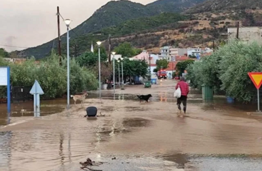 Κομοτηνή: Πλημμύρισαν οι δρόμοι στον Πολύανθο – Κάτοικοι εγκλωβίστηκαν στα σπίτια τους