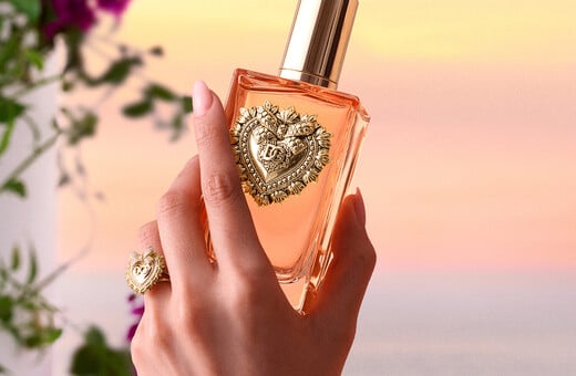 Dolce&Gabbana Beauty: H Katy Perry πρωταγωνιστεί στην καμπάνια του νέου αρώματος Devotion Eau de Parfum Intense