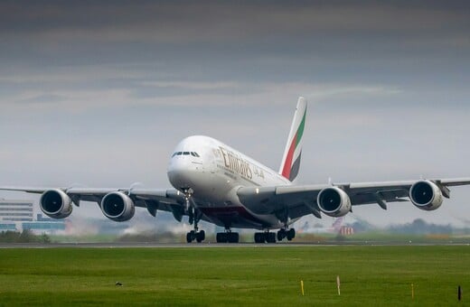 Η Emirates απαγορεύει βομβητές και walkie-talkie στις πτήσεις της