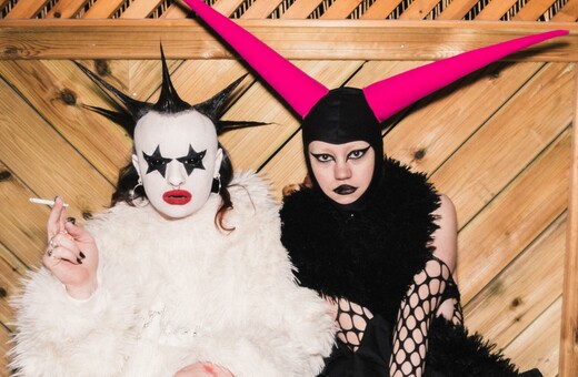 Hello Kitty & σκληρή techno: Η ορμητική επιστροφή της goth κουλτούρας 