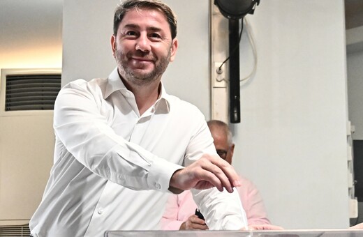 ΠΑΣΟΚ: Ψήφισε ο Νίκος Ανδρουλάκης - «Ζητώ ξανά την εμπιστοσύνη σας»