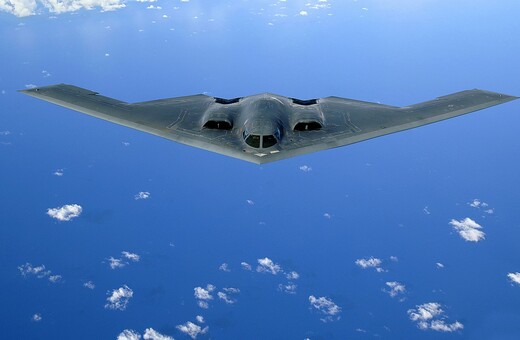 Αμερικανικά stealth τύπου B-2 Spirit βομβάρδισαν αποθήκες όπλων των Χούτι