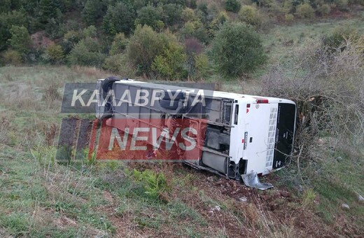 Αχαΐα: Λεωφορείο με 15 επιβάτες έπεσε σε χαράδρα - Ανάμεσά τους 6 μαθητές